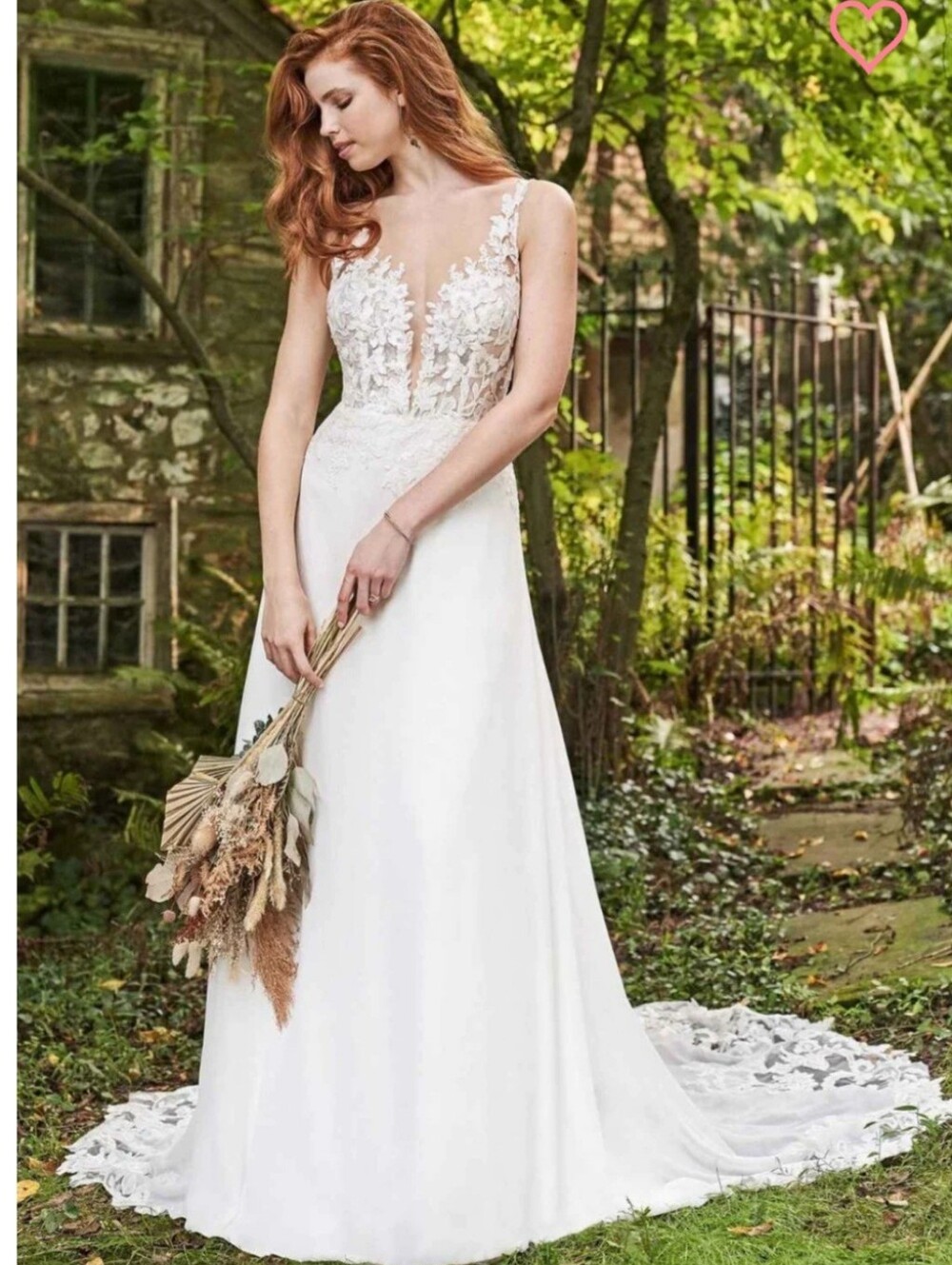 Elegant Ivory Lace Wedding Dress with Floral Appliqué